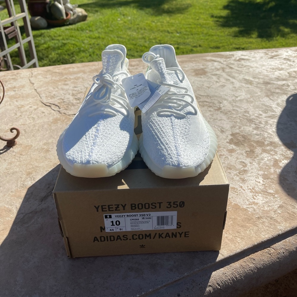 (Sold) Yeezy boost 350 V2